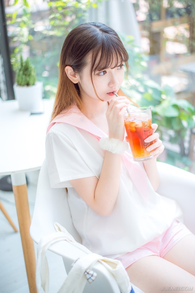 我们不走性感路线，我们走果敢路线。——韩寒《光荣日》
